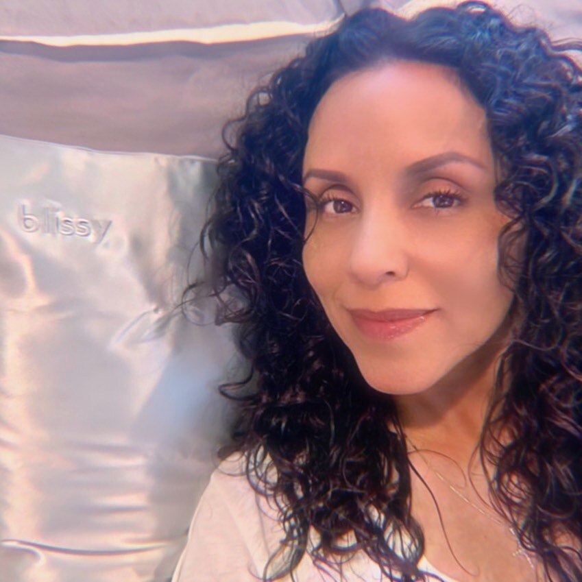 Blissy 100% mulberry silk pillowcase for smoother, healthy, frizz-free hair