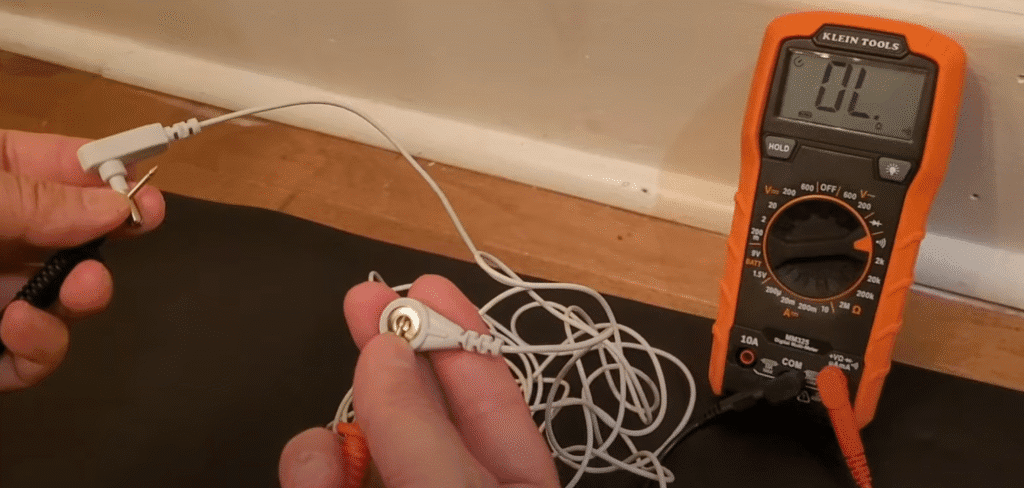 testing grounding with an outlet